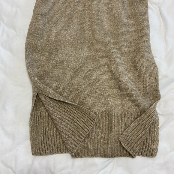 midi sweater dress with slit on sides - Picture 3 of 5